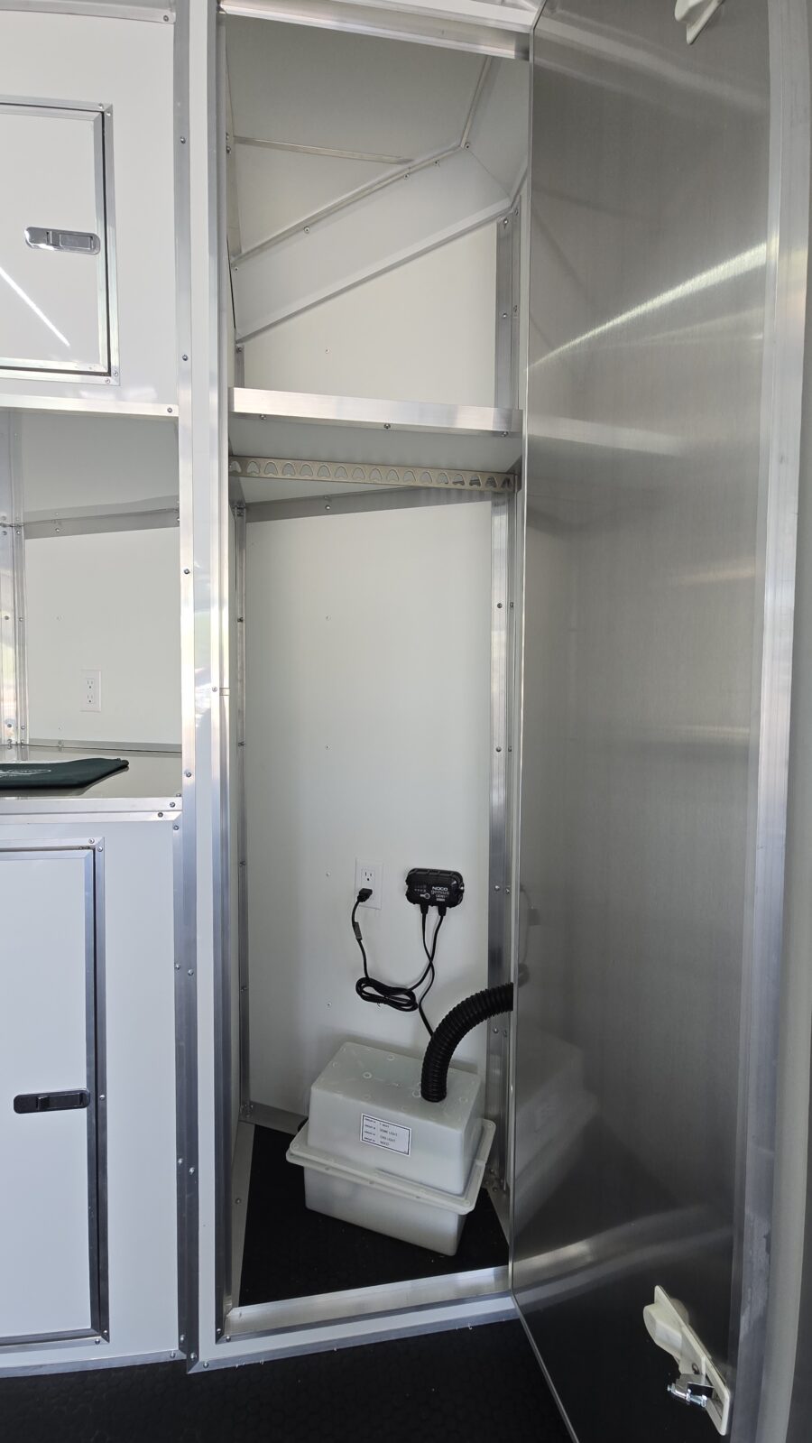 2025 Aluminum Redline by Cargo Mate 8.5x26 9800GVW Enclosed Cargo Trailer Car Hauler *Loaded* - Image 9