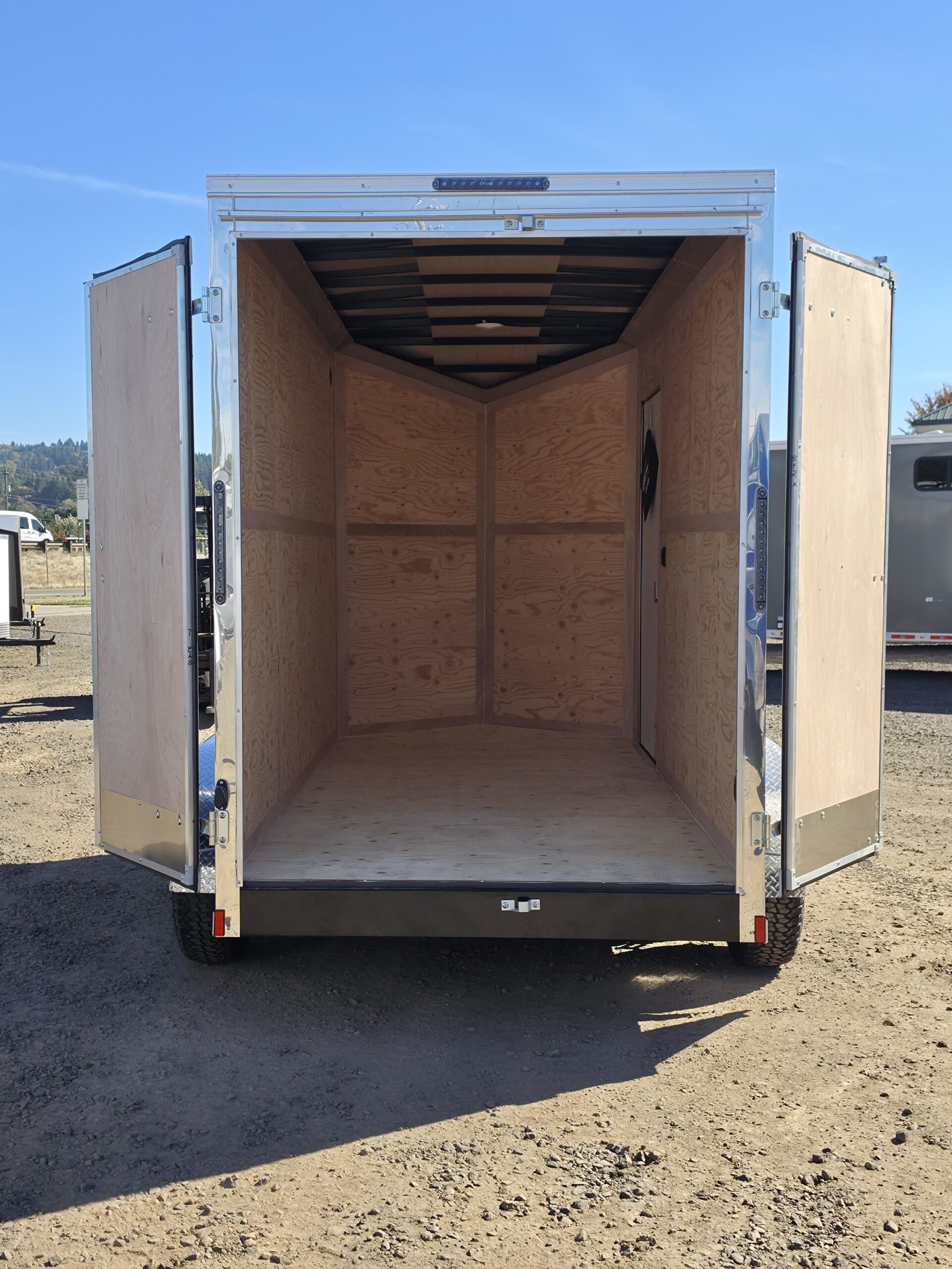 2027 Cargo Mate Enclosed Cargo Trailer 6x12 9800GVW Heavy-Duty 7800lbs Payload 1-Piece Roof - Image 4