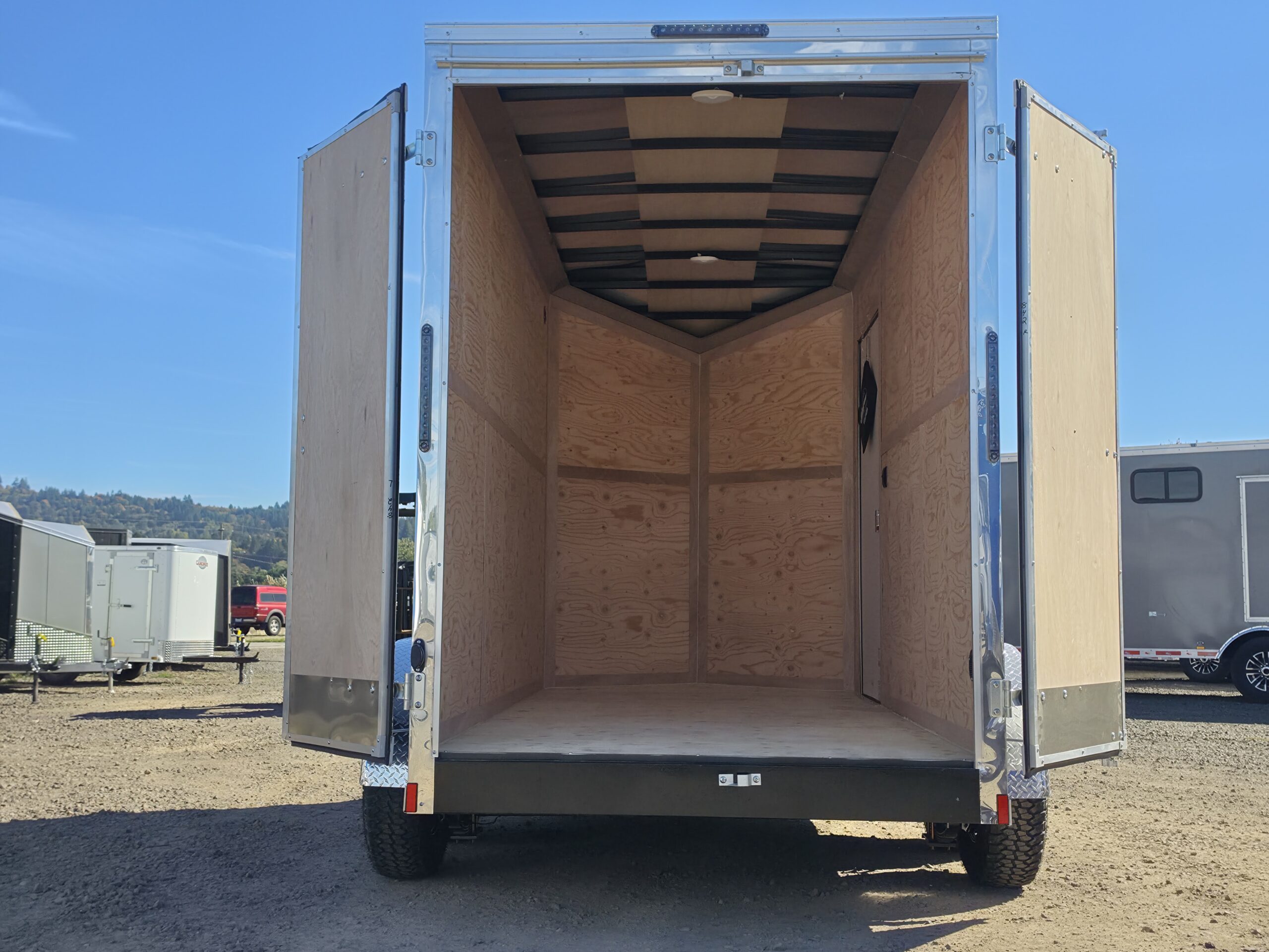 2027 Cargo Mate Enclosed Cargo Trailer 6x12 9800GVW Heavy-Duty 7800lbs Payload 1-Piece Roof - Image 3